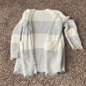 Chic Women's Gray and Cream Cardigan